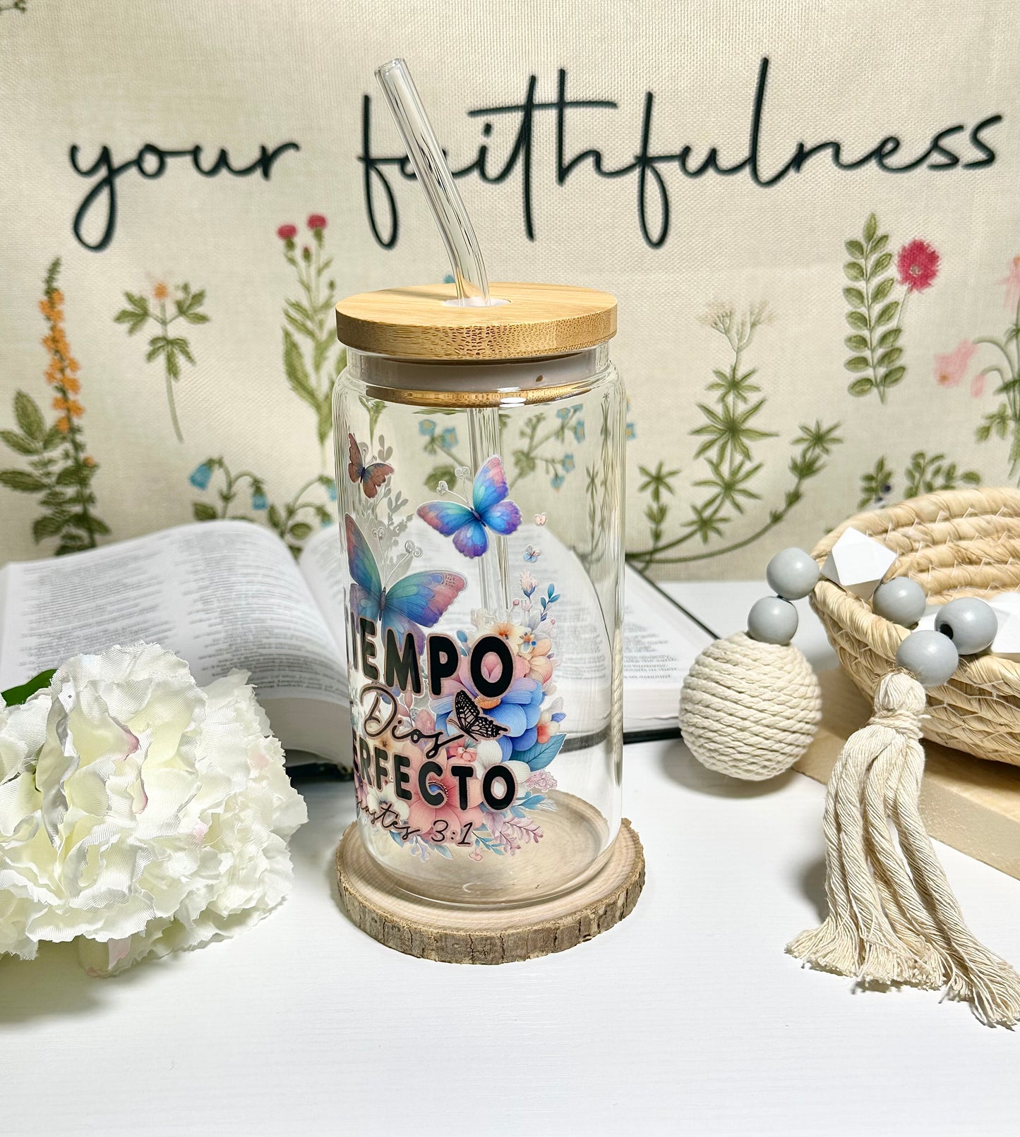 El Tiempo de Dios es Perfecto – 16 oz Glass Cup 🦋✨
