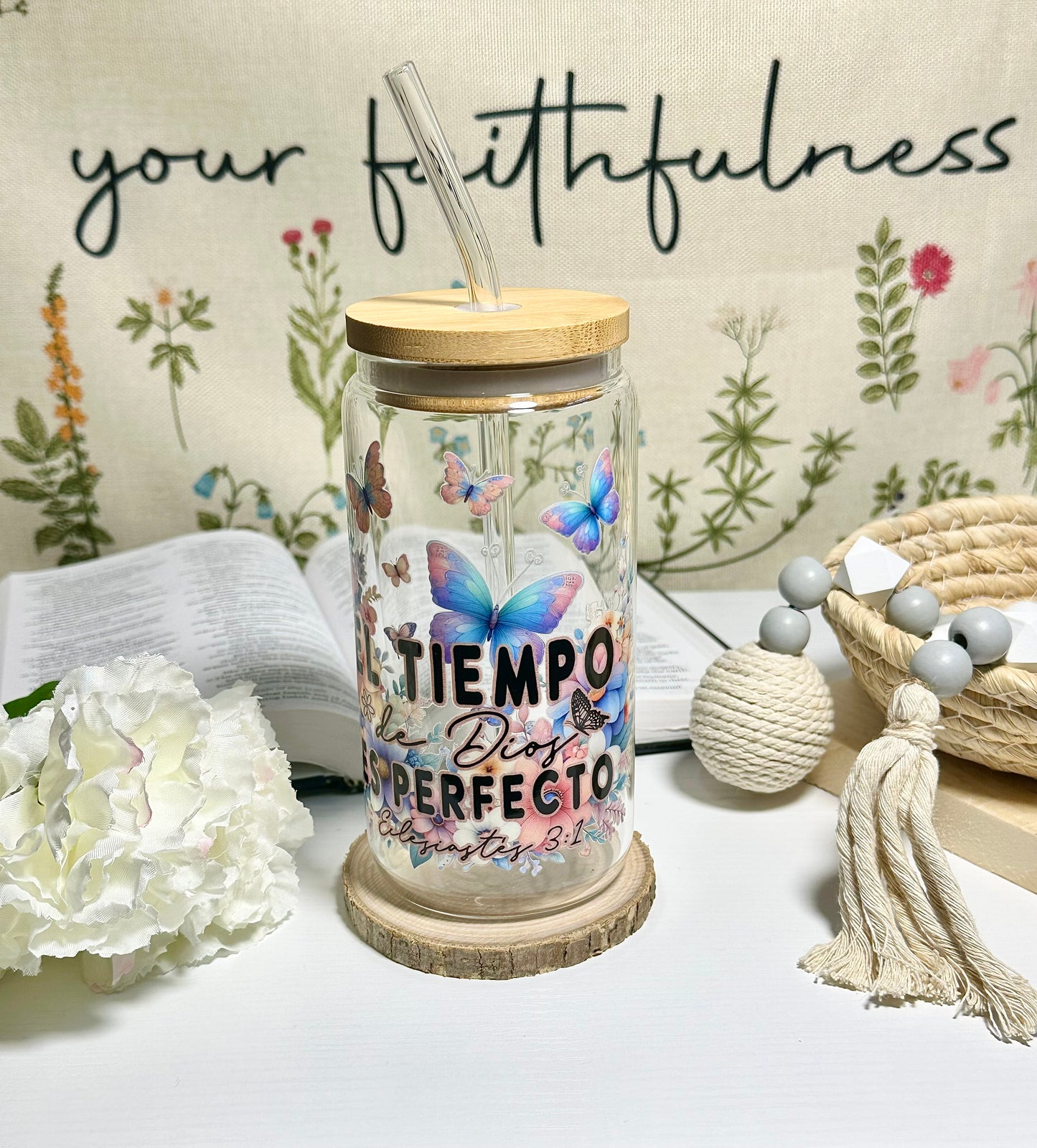 El Tiempo de Dios es Perfecto – 16 oz Glass Cup 🦋✨